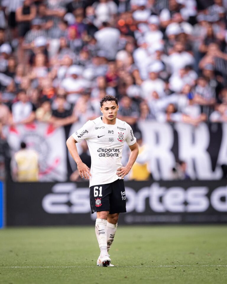 Dieguinho volta a ganhar chance entre titulares do Corinthians após um mês