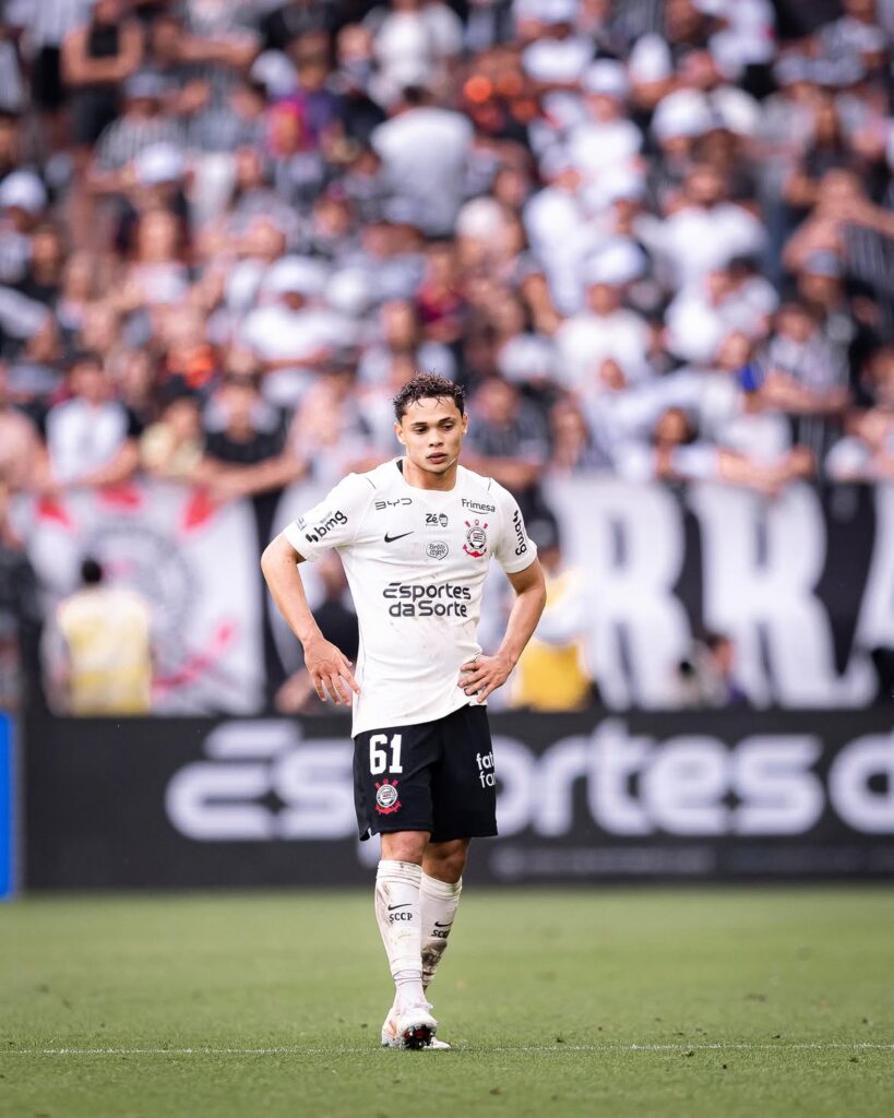 Dieguinho volta a ganhar chance entre titulares do Corinthians após um mês