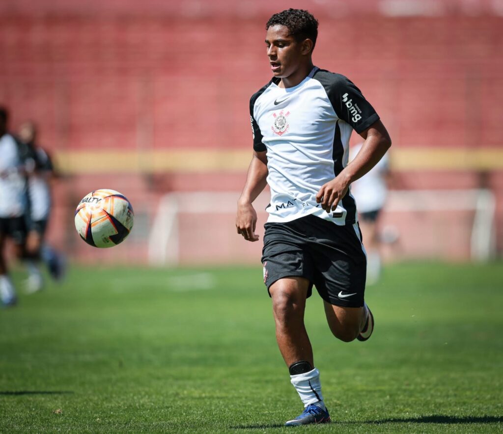 Atacante do Corinthians projeta partida fora de casa pelo Brasileirão Sub-17