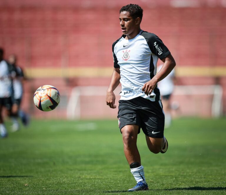Atacante do Corinthians projeta partida fora de casa pelo Brasileirão Sub-17